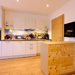 아파트 Flat In Near The Area *