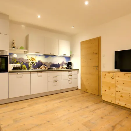 아파트 Flat In Near The Area 푸겐